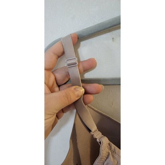 Victoria Secret grey bra with pink tint - Picture 4 of 5